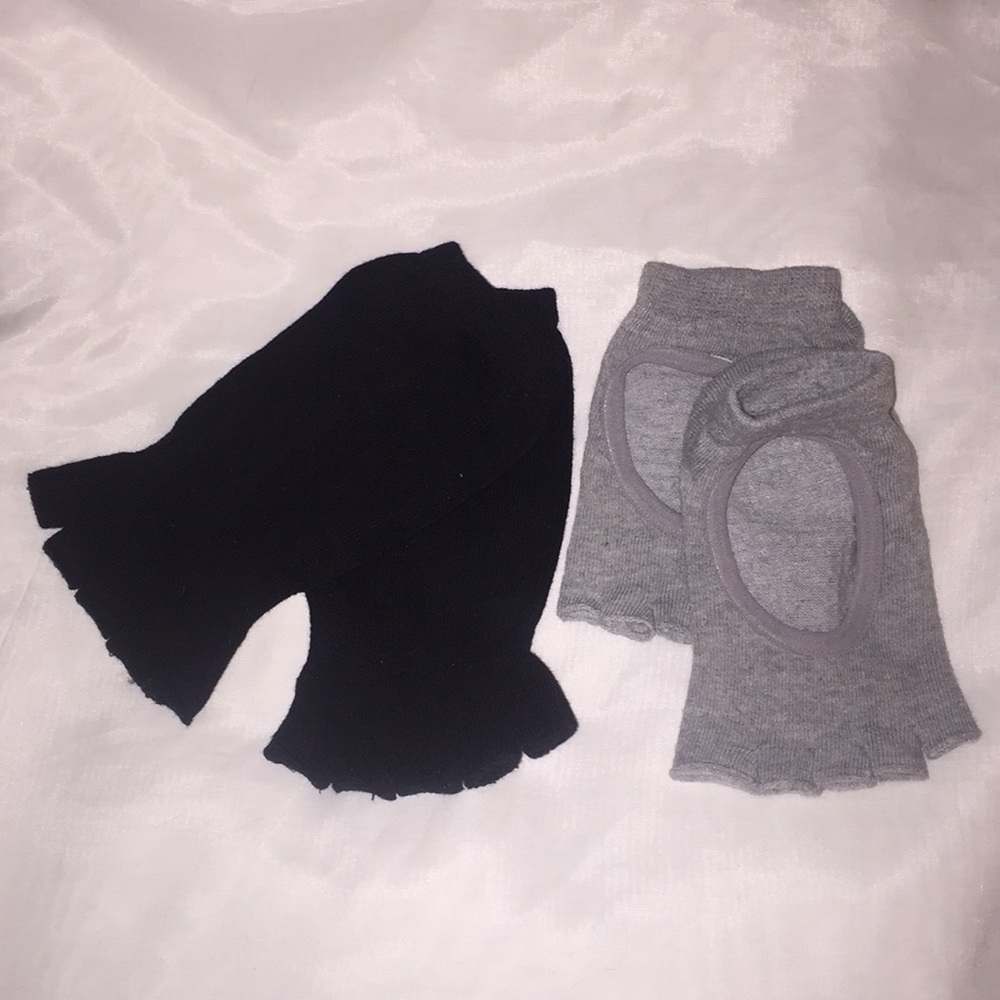 2 Pairs of Yoga/Pilates Grippy Socks